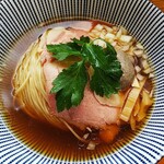 中華そば よしかわ - 白煮干し冷やしラーメンを真上からみる。