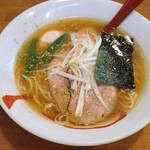 かまや食堂 - 白髪ネギがトッピングされてます。