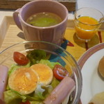 ミュージアムカフェ - サラダ、スープ