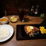 ビーフ インパクト - 1,000円ステーキランチと烏龍茶