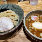NOROMANIA - 豚つけ麺+味玉