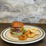 ブッチャーズ クリーム - 『HomeMade Becon cheese Burger¥1,520』
      『ハートランド¥600』