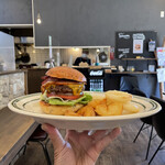 ブッチャーズ クリーム - 『HomeMade Becon cheese Burger¥1,520』
            『ハートランド¥600』