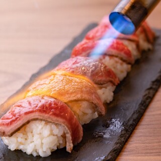 【国産和牛の炙り肉寿司が食べ放題で楽しめる！】