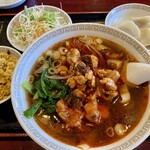 味府 中華居酒屋 - 「香菇鸡肉刀削麺＋高菜半炒飯」800円也。税込。