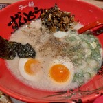 Ra-Men Zundouya - 辛子高菜、ニンニク、胡椒をトッピング