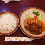 グリル＆カフェ ヒロ - 令和4年9月
            ポークカツセット 750円
            豚ロース肉のカツレツ、サラダ、ライス