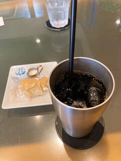 Hafu Mun - 食後のアイスコーヒーには、ミニバウムがついています
