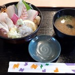 Uogashi Shokudou Hamakura - 地魚丼　1320円