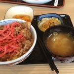 Yoshinoya - 豊橋市。
                      並280
                      お新香セット120
                      たまご50