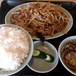 銀華飯店 - 肉野菜炒め(野菜炒め540円＋ご飯160円也) いつものようにボリュームよし！