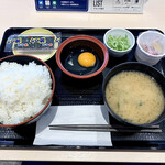 Matsunoya - ◆ 玉子かけご飯定食 ¥250-
                        ※ご飯(大) 依頼、小鉢は納豆を選択。
                        ※ご飯&味噌汁おかわり可能！