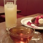 Bistro Chez Bun - 紅茶&ｸﾞﾚｰﾌﾟﾌﾙｰﾂｼﾞｭｰｽ
