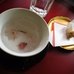茶房 玄庵 - 桜湯と芳光の干菓子♪