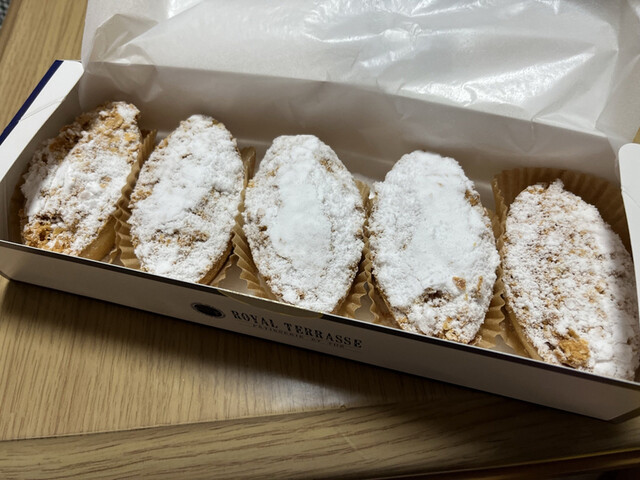 ロワイヤル テラッセ 菓匠三全泉インター店（ROYAL TERRASSE） - 泉中央（洋菓子）の写真