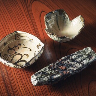 食器や酒器にもご注目。唐津焼ならではの色合いを愉しんで
