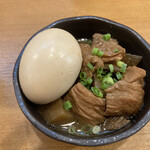 Taishuusakaba huziyama - モツ煮、卵付き