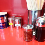 ラーメン二郎 - 卓上調味料