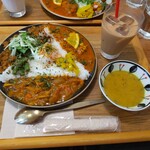 アオヤギ食堂 - ともえがけカレー