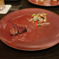 チャイナルーム - 香港式釜蜜焼きチャーシュー
                    冷製クラゲの黒酢ドレッシング