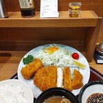 Tonkatsu Katsushou - 三元豚ロースかつ御膳＋カニクリームコロッケ