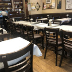 レストラン桂 - 店内　1番乗りなので誰もいませんが直ぐに満席