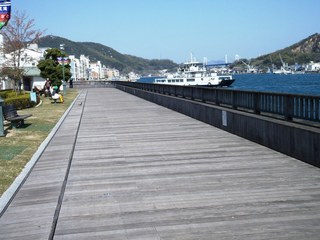 Fukufukumanjuu - 尾道水道の東方面　右が向島、左が本土