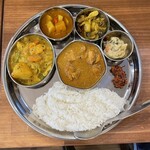 東インドオディシャ食堂 パツカリー - 菜食ターリーセットにチキン追加
