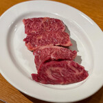 炭火焼肉ホルモン まるは - 