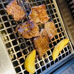 朝鮮飯店 - ロース焼き上がり♫