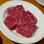 炭火焼肉ホルモン まるは - 