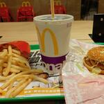 マクドナルド - スパイシーチキンバーガー セット (税込)500円 ※角度を変えて (2022.09.05)