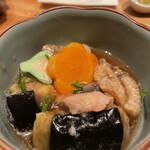 Konjou - 茄子と夏鴨 彩り煮物 950円