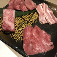 近江うし 焼肉 にくTATSU 青山本店 - 