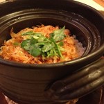 木古里 - 絶品！桜海老と筍の土釜飯。桜えびの香ばしさと上品な塩味、そして筍の甘味。これにアツアツのほうじ茶をかけて、極上のお茶漬けの完成。