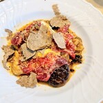 La Brianza - 秋になるとたっぷりきのこに半熟玉子にトリュフという逸品が毎年登場しています(私が通い始めてから概ね)。このときはブレザオラと栗が加わり豪華バージョン!! 素晴らしい満足感いただけて幸せです(*^^*)