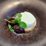 La Brianza - パンナコッタ巨峰のコンポート。巨峰も旬ですね〜 口当たりリッチでミルキーなパンナコッタに甘さ控えめの巨峰コンポートが至福のマッチング