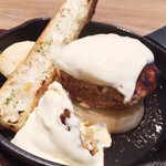 イタリア食堂 フロマージョ - 粗挽きハンバーグ チーズソース