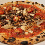 牛挽肉とキノコのピッツァ