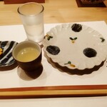 割烹酒亭 三分亭 - 食前にウコン錠と出汁が出ました