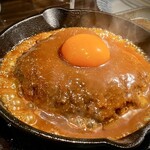 焼肉人生タロちゃん - 神戸ビーフ100%！外はカリっ！中はトロッとした食感に自家製デミグラスソースが最高の相性のタロちゃんバーグ！！