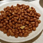 海底撈火鍋 - 大好物のナッツを店員が運んでくれた