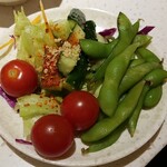海底撈火鍋 - サラダ、枝豆のアップ