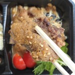 夢酒房 かりん - 香味野菜やビネガーで輪郭がはっきりしたステーキソース
                                頬肉の柔らかさ、癖のなさも印象的