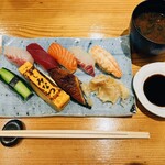 美夏 - 寿司8貫 赤出汁付 1000円