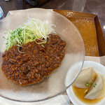 習志野カントリークラブ キング・クイーンコース レストラン - ジャージャー麺。水餃子付きでした。