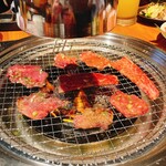 A5黒毛和牛 焼肉食べ放題 肉々苑 - 