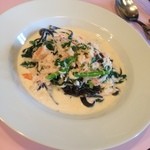 アンティカ オステリア バーチョ - 紅ｽﾞﾜｲｶﾞﾆ・ほうれん草・ｸﾘｰﾑｿｰｽ：ｲｶｽﾐを練りこんだﾀﾘｱﾃｯﾚ