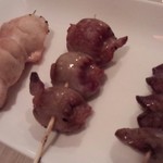 鶏や せぼん - 砂肝、ハツが丸のまま串に刺して・・・珍しい焼き方です。