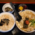 御坊庵 - 令和4年9月
かやく定食 750円
天かす梅干し入り蕎麦、かやくご飯、一品、漬けもの